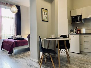 Iron/ironing board, free WiFi, bed sheets