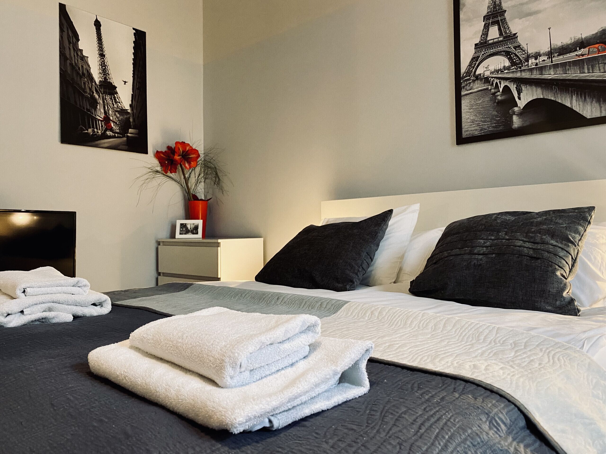 Iron/ironing board, free WiFi, bed sheets