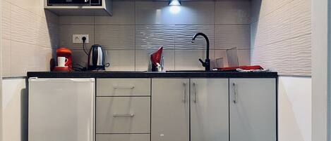 Fridge, microwave, stovetop, coffee/tea maker