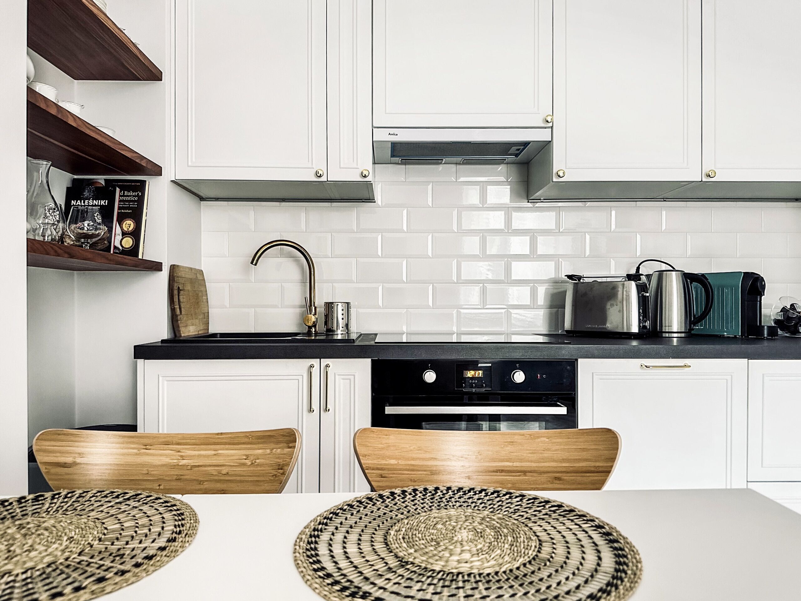 Fridge, oven, dishwasher, coffee/tea maker