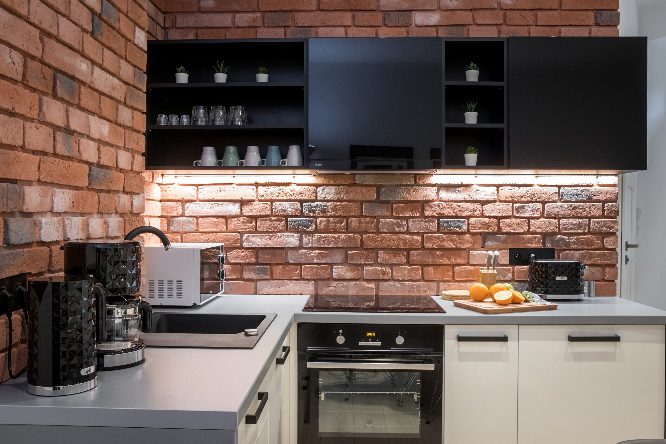 Fridge, microwave, oven, coffee/tea maker