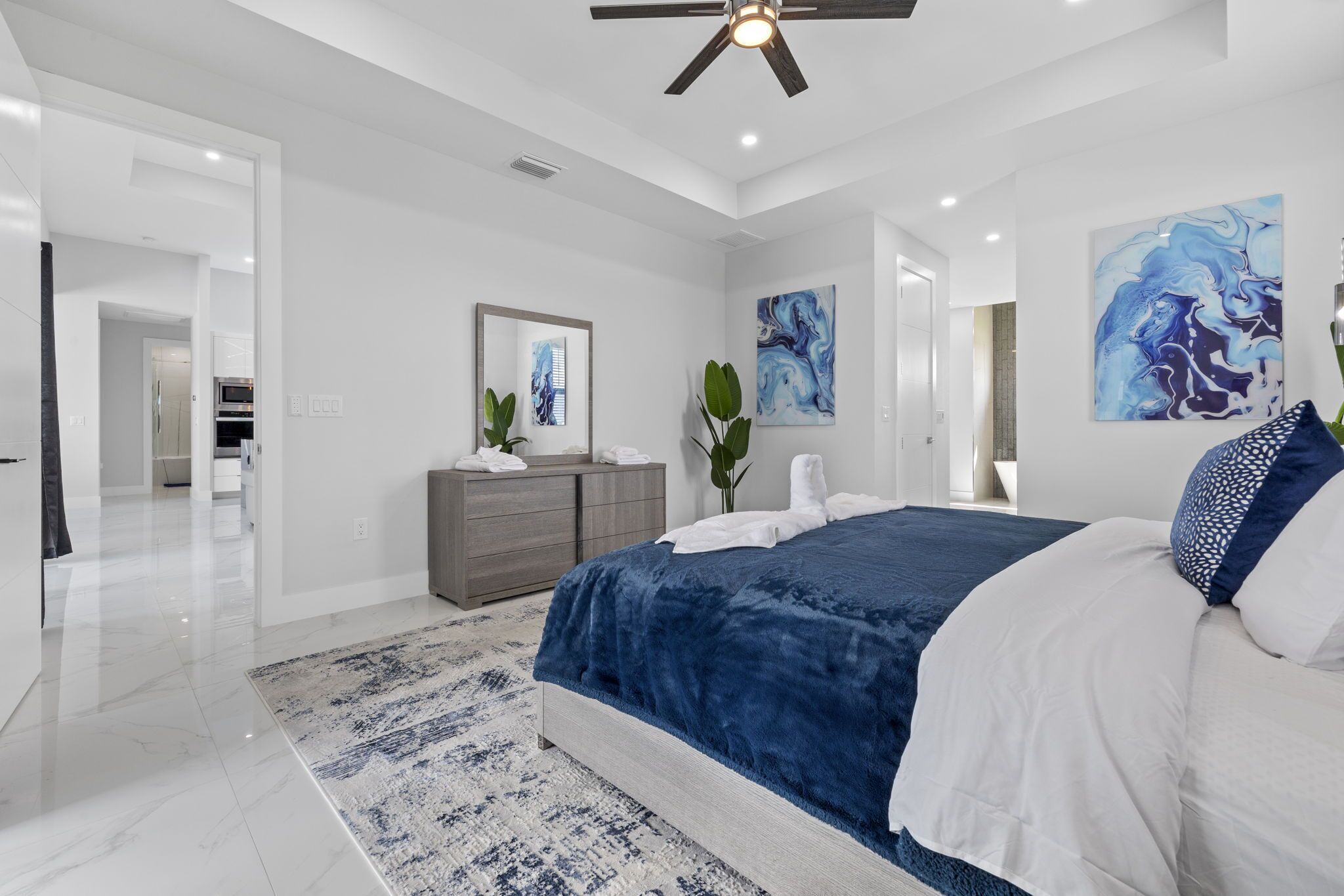 4 bedrooms, iron/ironing board, WiFi, bed sheets