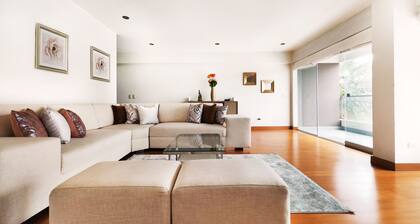 Beautiful 2,150 sq. ft. 3BR apartment in upscale Chacarilla