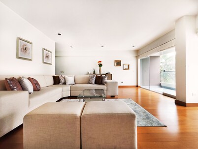 Beautiful 2,150 sq. ft. 3BR apartment in upscale Chacarilla