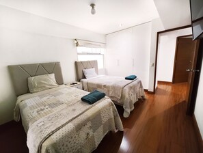 3 bedrooms, desk, iron/ironing board, free WiFi