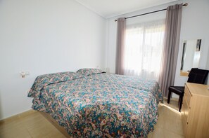 2 bedrooms, iron/ironing board, free WiFi, bed sheets - Sucina 2 Bed walking distance of tow (Sucina)
