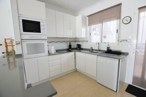 Fridge, microwave, oven, coffee/tea maker