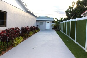 Property grounds -  Enjoy this  stylish studio space. Walking distance from Hardrock Stadium (Miami)