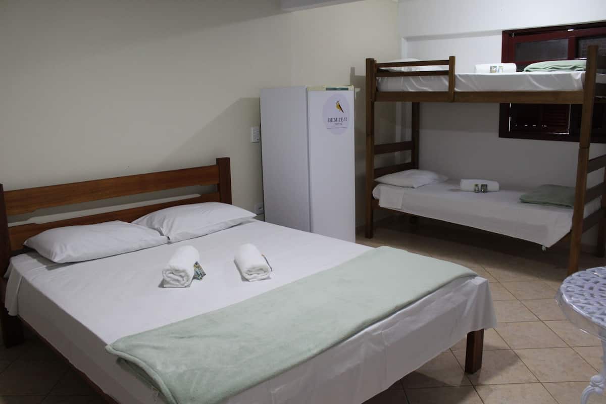 Deluxe-Vierbettzimmer | 1 Schlafzimmer, individuell dekoriert, kostenloses WLAN