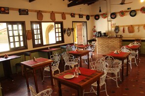 Breakfast area - Hotel Bem-te-vi (Ubatuba)
