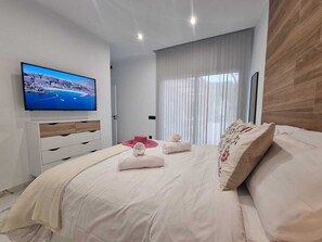 4 soverom, safe på rommet, skrivebord og strykejern/-brett