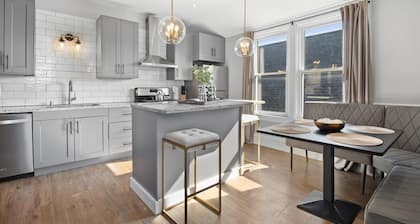Stunning Upscale Retreat - Steps From Everything