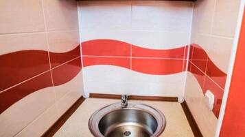 Comfort-huoneisto | Yksityinen keittiö | Minijääkaappi, mikroaaltouuni, uuni, astianpesukone