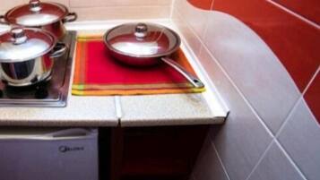 Comfort-huoneisto | Yksityinen keittiö | Minijääkaappi, mikroaaltouuni, uuni, astianpesukone