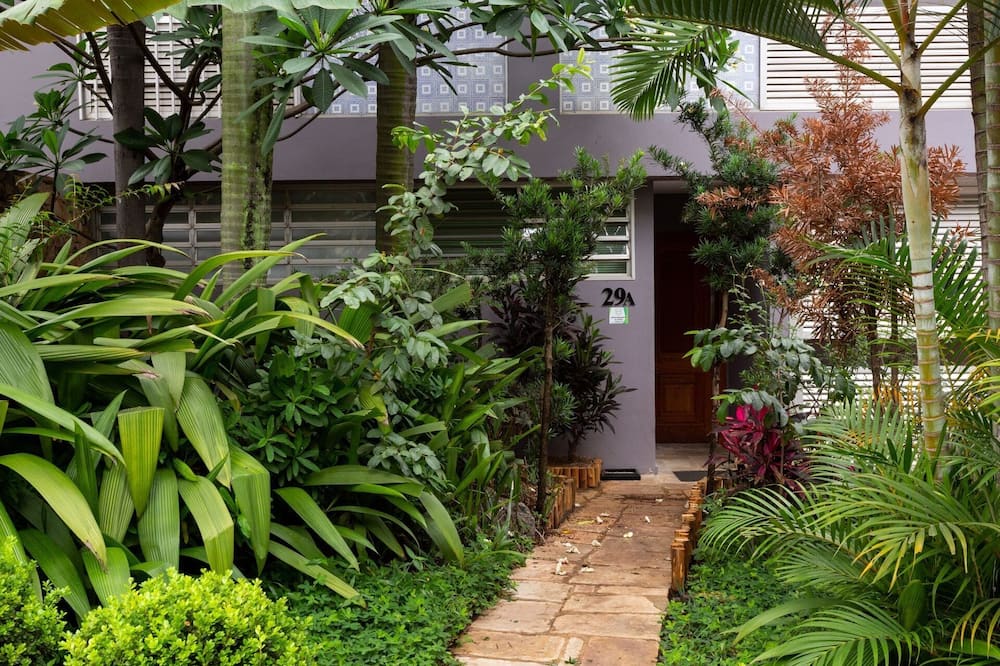 Apartamento com quintal na Praça do Pôr do Sol