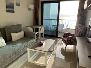 50-inch Smart TV with digital channels, Netflix, streaming services