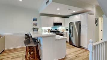 Condo, Multiple Beds, Balcony, Partial Ocean View (Unit G - No Pets Allowed) | Private kitchen | Fridge, microwave, oven, stovetop