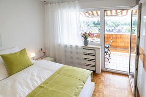 2 bedrooms, desk, iron/ironing board, travel crib