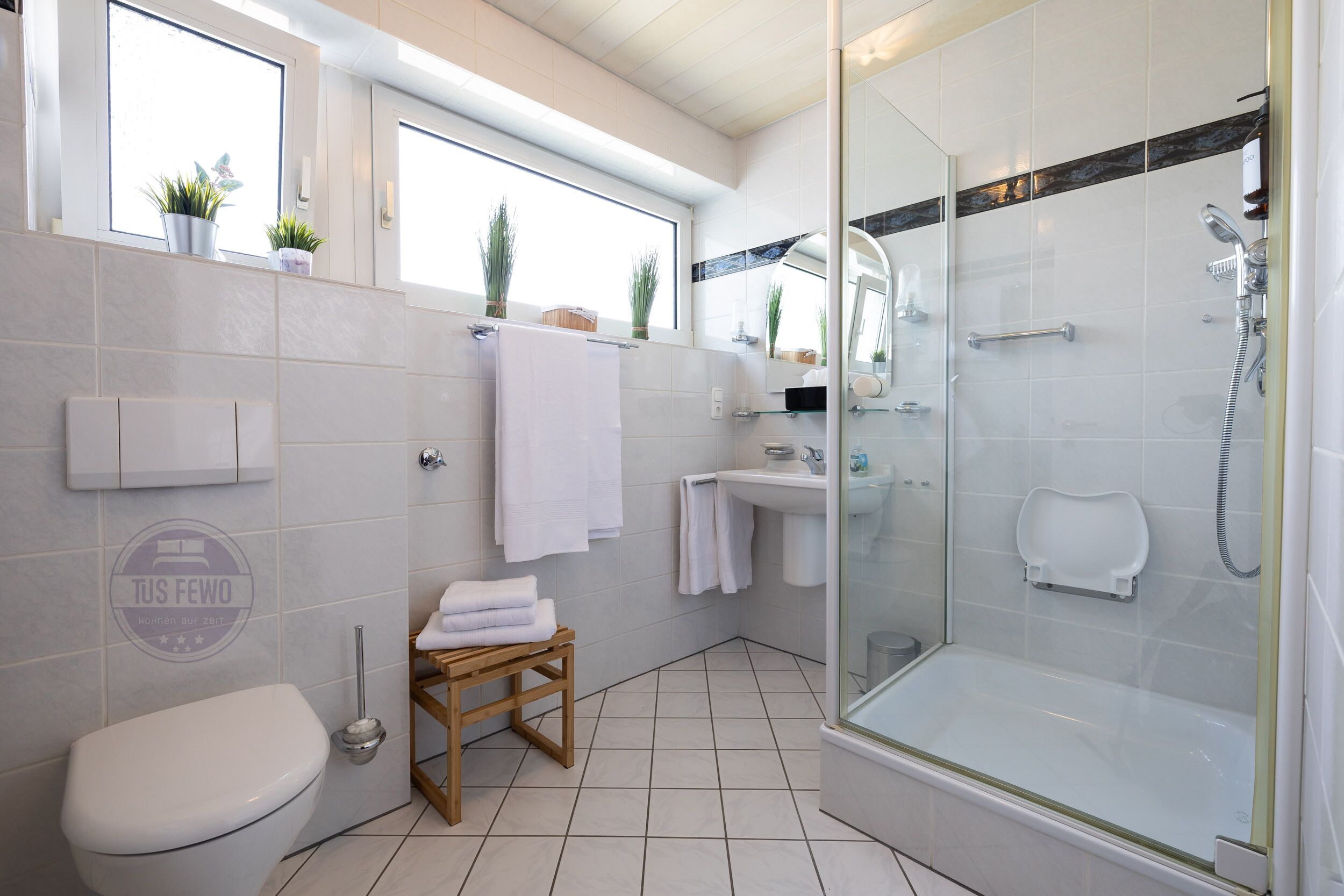 Dusche, Haartrockner, Handtücher, Seife