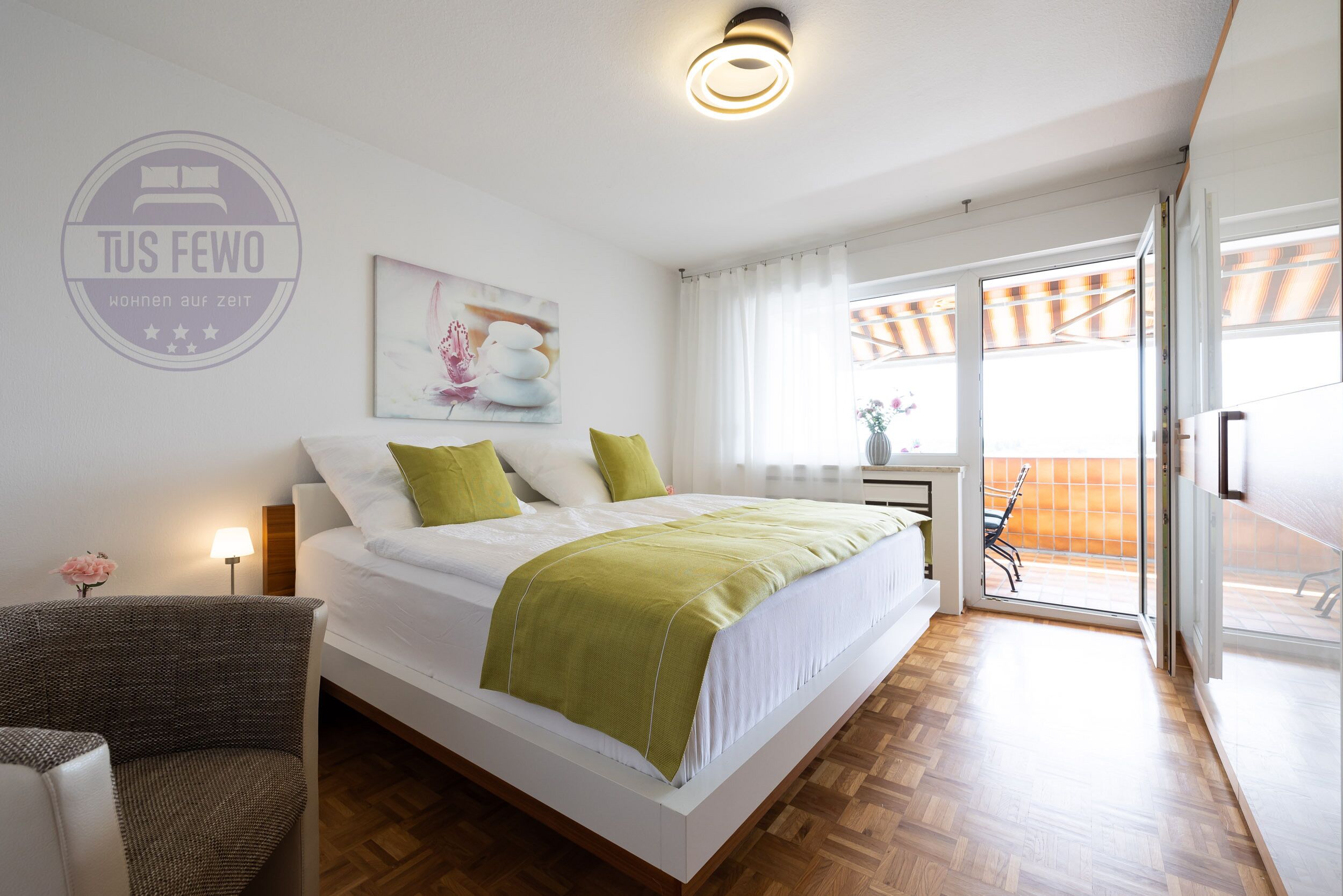 2 Schlafzimmer, Schreibtisch, Bügeleisen/Bügelbrett, Reisekinderbett