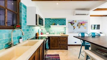 Fridge, dishwasher, coffee/tea maker, toaster