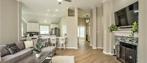 Smart-TV, Kamin, BĂŒcher