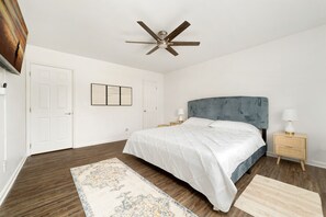 3 bedrooms, desk, iron/ironing board, travel cot