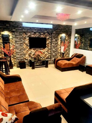 Flat-screen TV - Hidden Garden (Cusco)
