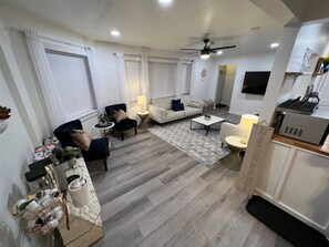 TV - Charming meets Modern 4 bedrooms (Milwaukee)