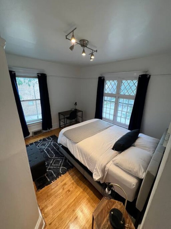 4 Schlafzimmer, Schreibtisch, Bügeleisen/Bügelbrett, Reisekinderbett