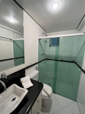 Family Apartment | Bathroom - Apartamento Chateau du Loire (Campos do Jordão)