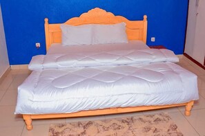 6 habitaciones, tabla de planchar con plancha, wifi y ropa de cama 