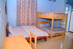 6 chambres, fer et planche à repasser, Wi-Fi, draps fournis