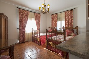 10 chambres, fer et planche à repasser, Wi-Fi gratuit, draps fournis