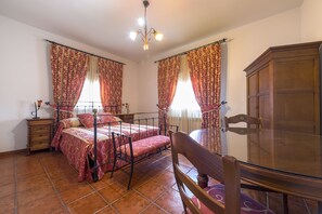 10 soverom, strykejern/-brett, wi-fi (inkludert) og sengetøy