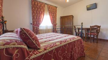 10 bedrooms, iron/ironing board, free WiFi, bed sheets