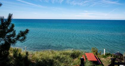 Cair Paravel, Lakefront family cottage with spectacular views, private beach