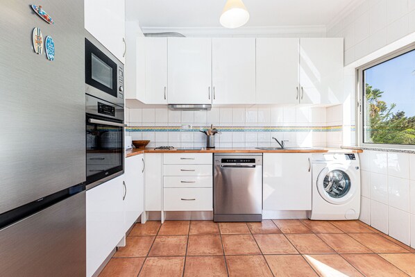Fridge, oven, coffee/tea maker, cookware/dishes/utensils