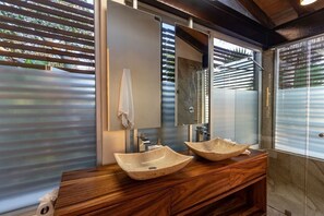 Villa | Bathroom