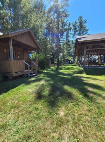 Private Cabin with access to Rust Pond Ferris