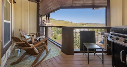 Ski In/Ski Out Top Floor with Views and Amenities- Heated Parking Garage