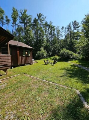 Property grounds - Private Cabin Getaway in the Woods Rockland (Wolfeboro)