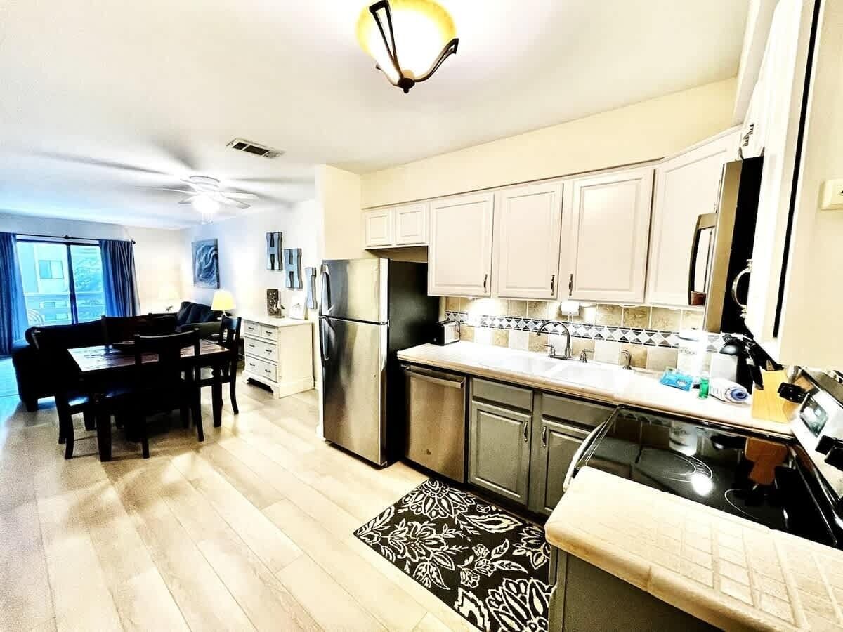 Fridge, microwave, stovetop, dishwasher