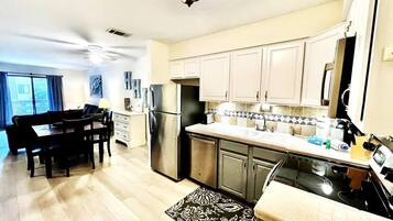 Fridge, microwave, stovetop, dishwasher