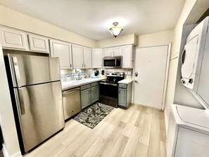 Fridge, microwave, stovetop, dishwasher - Fiddler's Cove 11E - Updated Folly Field Villa (Hilton Head Island)