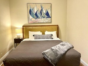 2 habitaciones, tabla de planchar con plancha, cuna de viaje y wifi 