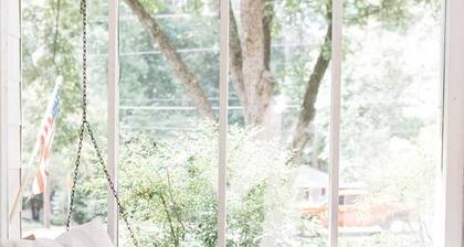 Walk to Marietta Square -The Cottage on Maple