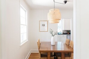 Dining - Walk to Marietta Square -The Cottage on Maple (Marietta)