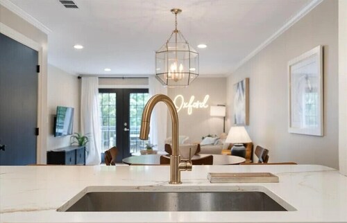 Newly Renovated Game Day - Ready Rebel Condo! 10 minute walk to games! 