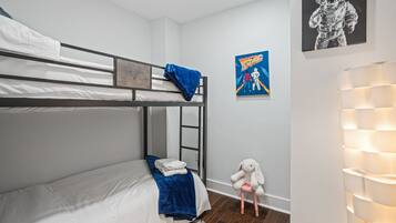 4 slaapkamers, een strijkplank/strijkijzer, wifi, beddengoed